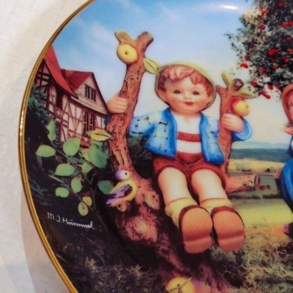 Danbury Mint M J Hummel Apple Tree Boy & Girl Plate Little Companions 1992 - Picture 6 of 7